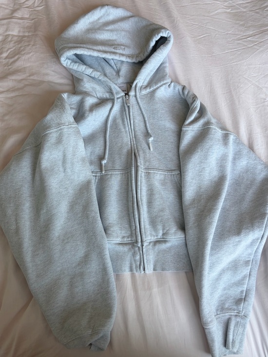 Aritzia Tops - aritzia sweatfleece light heather grey boyfriend fit cropped zip hoodie (m)